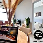 Sea&Pool View Stunning Homestay, Wifi, Netflix Near Malls, Jetty, Convenient Stores