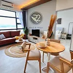 Sea&Pool View Stunning Homestay, Wifi, Netflix Near Malls, Jetty, Convenient Stores