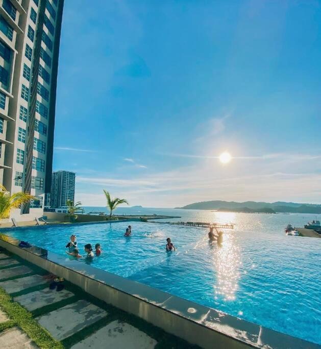 Sea&pool View Stunning Homestay, Wifi, Netflix Near Malls, Jetty, Convenient Stores *