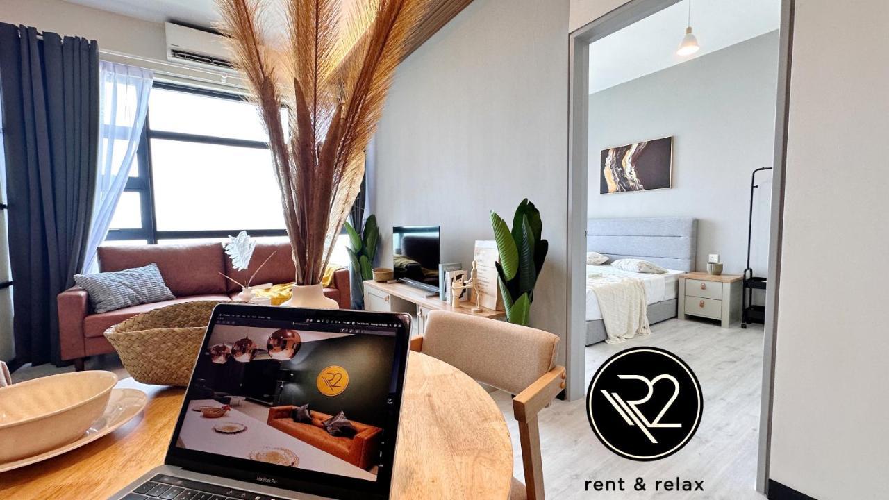 Sea&pool View Stunning Homestay, Wifi, Netflix Near Malls, Jetty, Convenient Stores Apartment